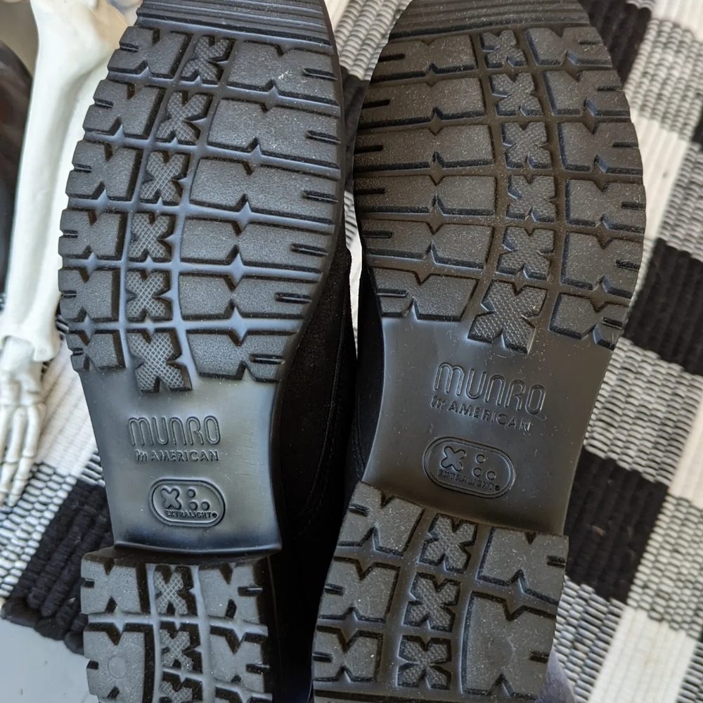 Munro Patent/Suede Shoes - Picture 6 of 7